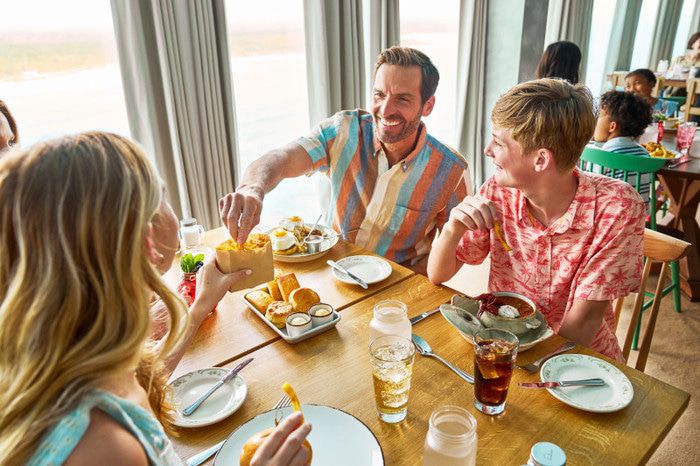 Restaurants, Bars & Cafés on Wonder of the Seas